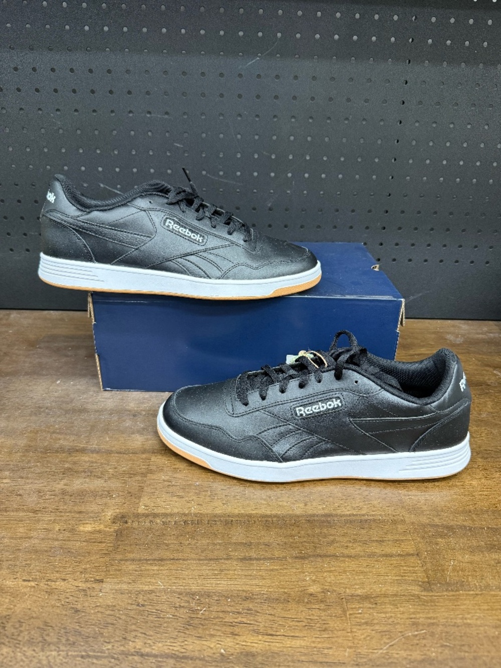 New W/O Box! Men's Reebok Court Advance 'Black Gum' White Classic Sneakers